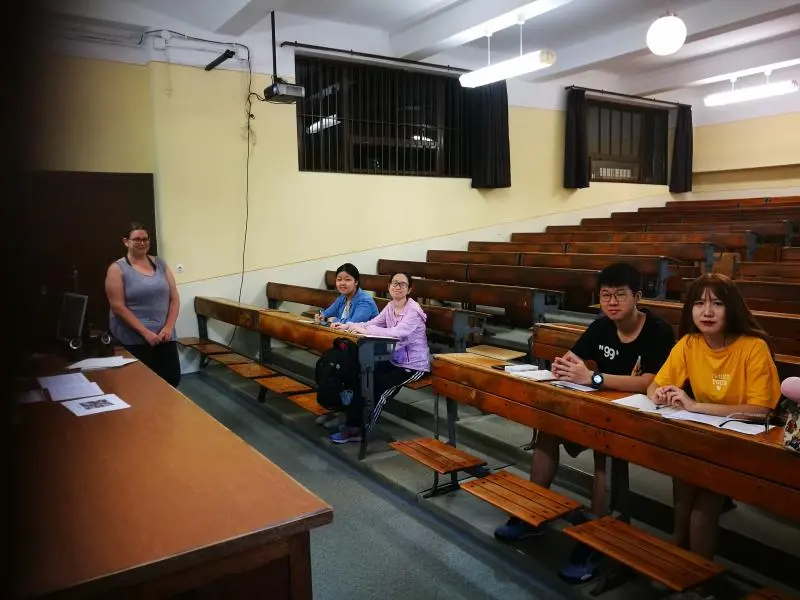 Evelin Farkas and her class