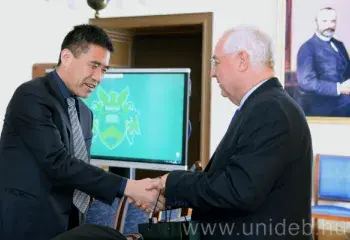 Prof. Dr. Bartha Elek és LU Xuzhong oktatási attasé